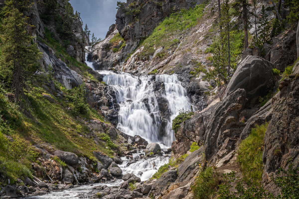 Mystic Moments: Captivating Scenes at Yellowstone’s Mystic Falls