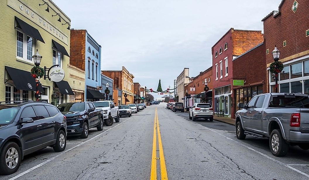 7 Towns in South Carolina With Thriving Local Businesses