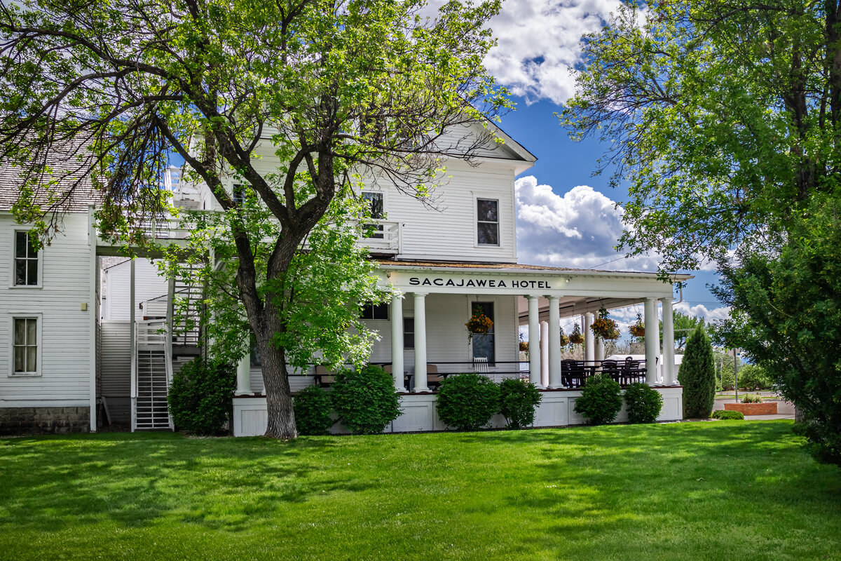 Historic Montana Hotel: Porch of the Sacajawea Hotel