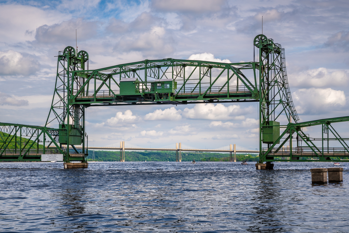 Scenic Crossing: Stillwater Historic Lift Bridge Across St. Croix Bridge