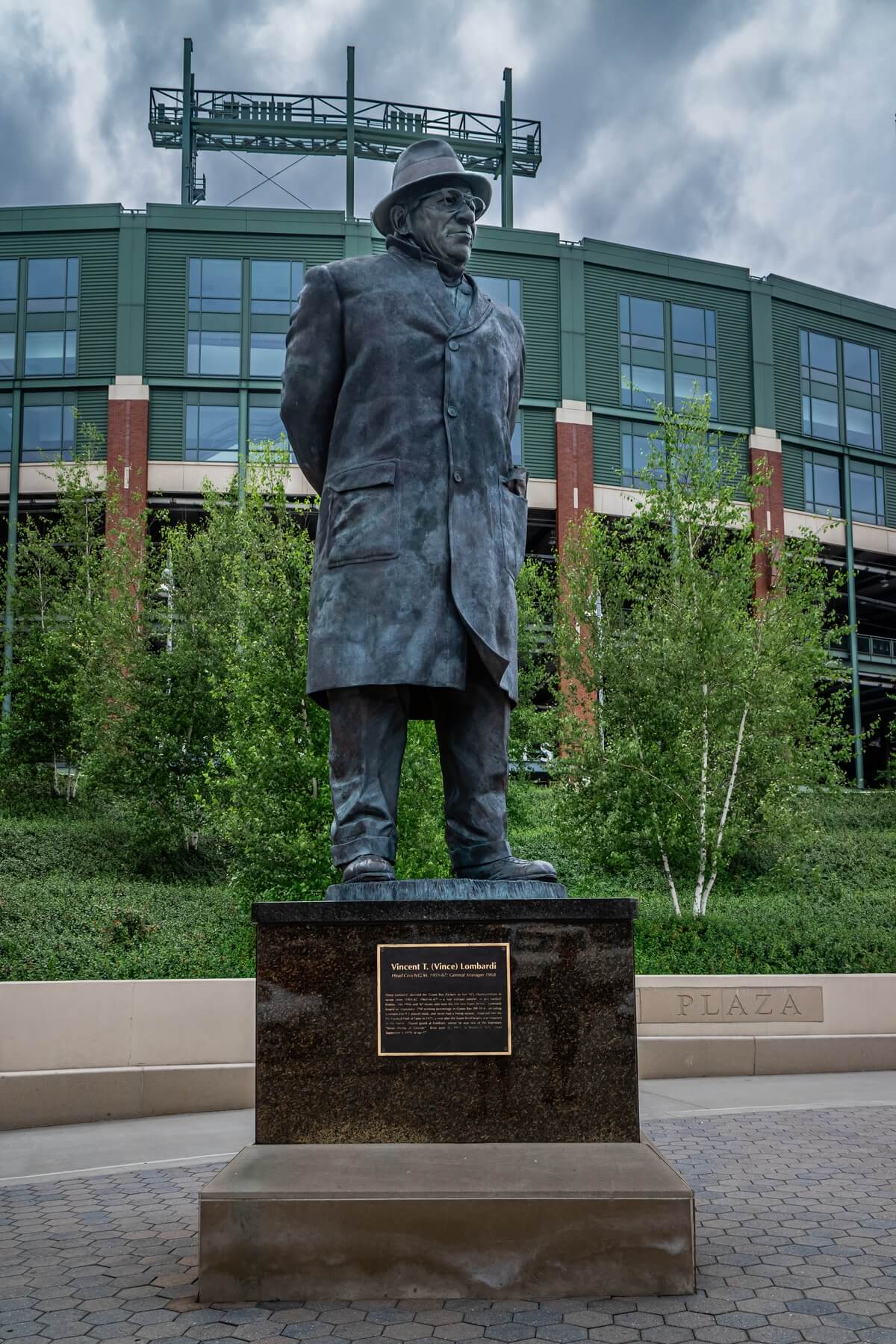 Tribute to a Winner: Vince Lombardi’s Statue at Lambeau Field
