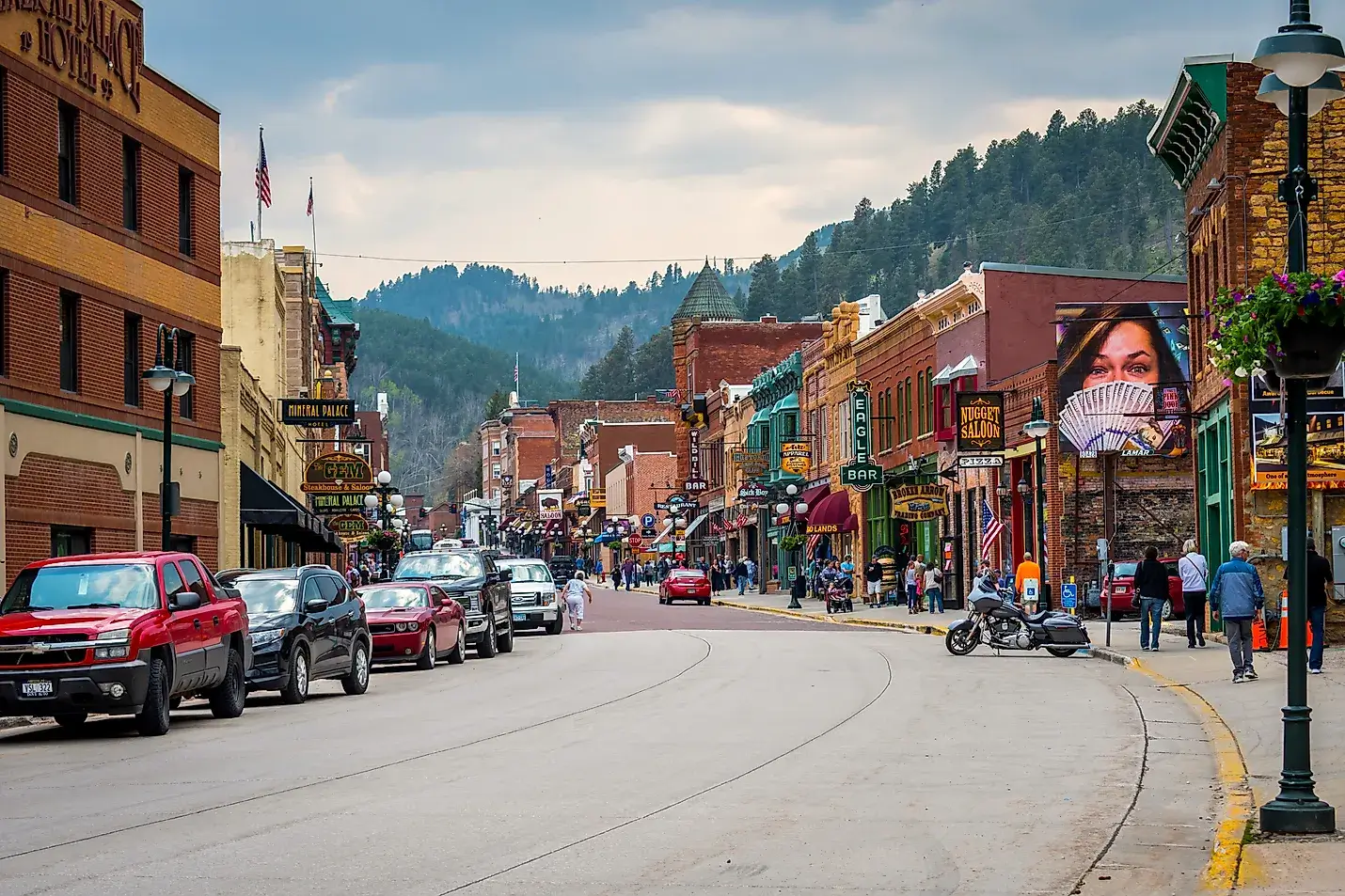 These 6 Towns In South Dakota Have Bustling Main Streets
