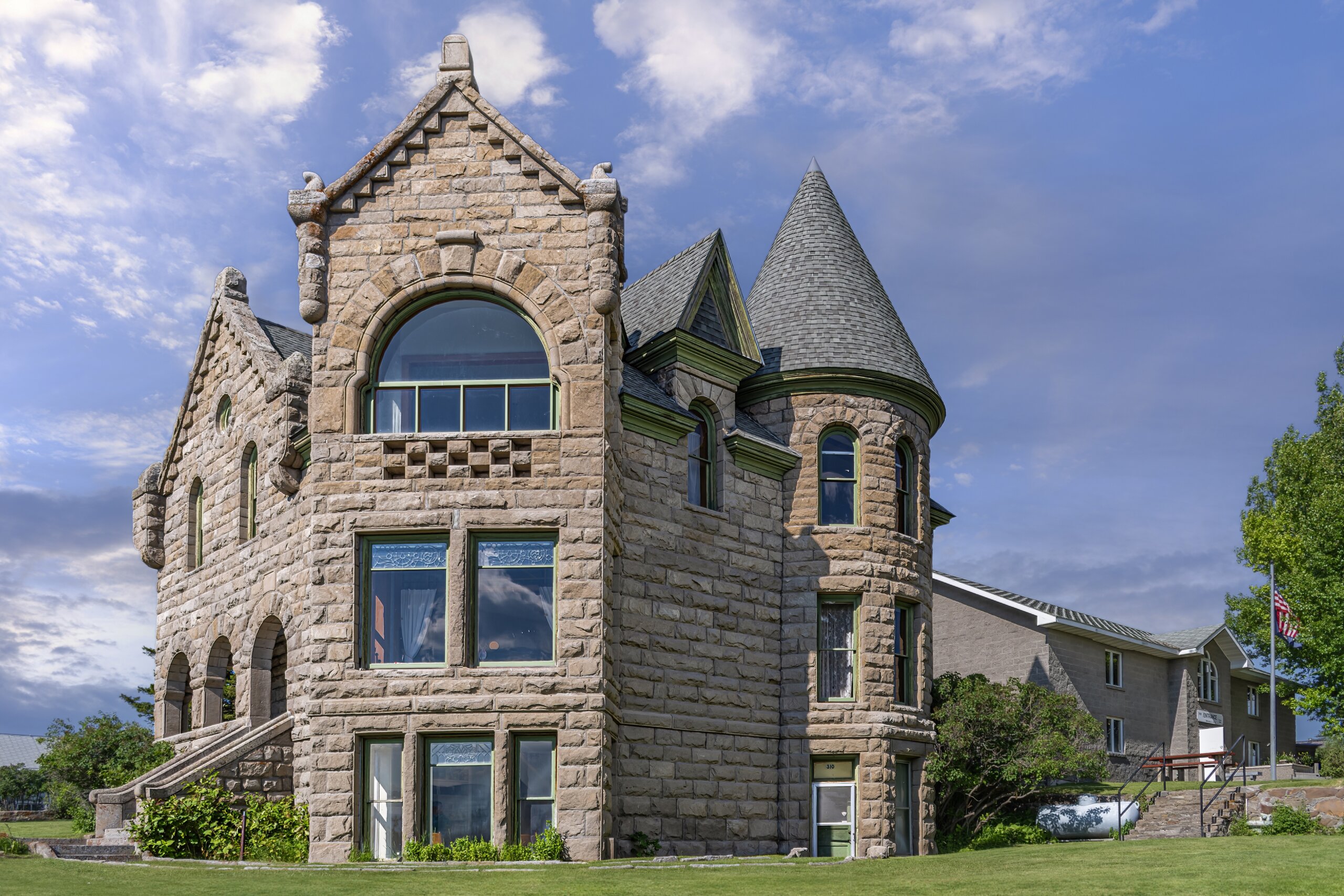 Castle Museum and Carriage House: White Sulphur Springs