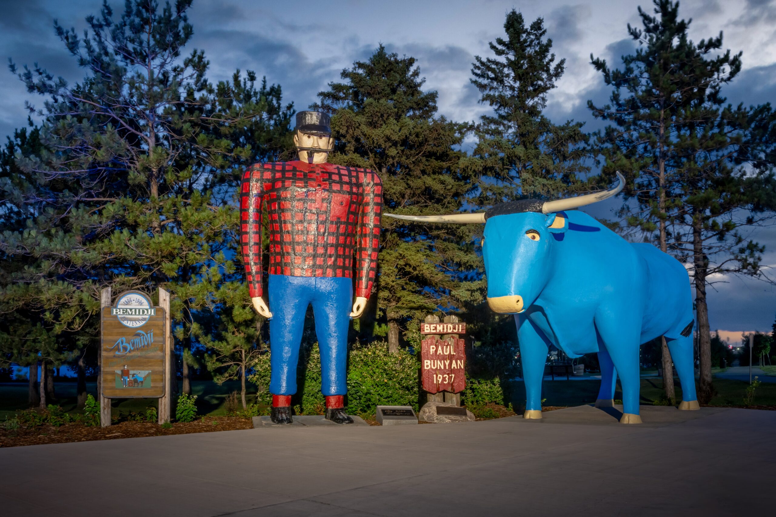 Paul Bunyan & Babe the Blue Ox Print: Minnesota Roadside