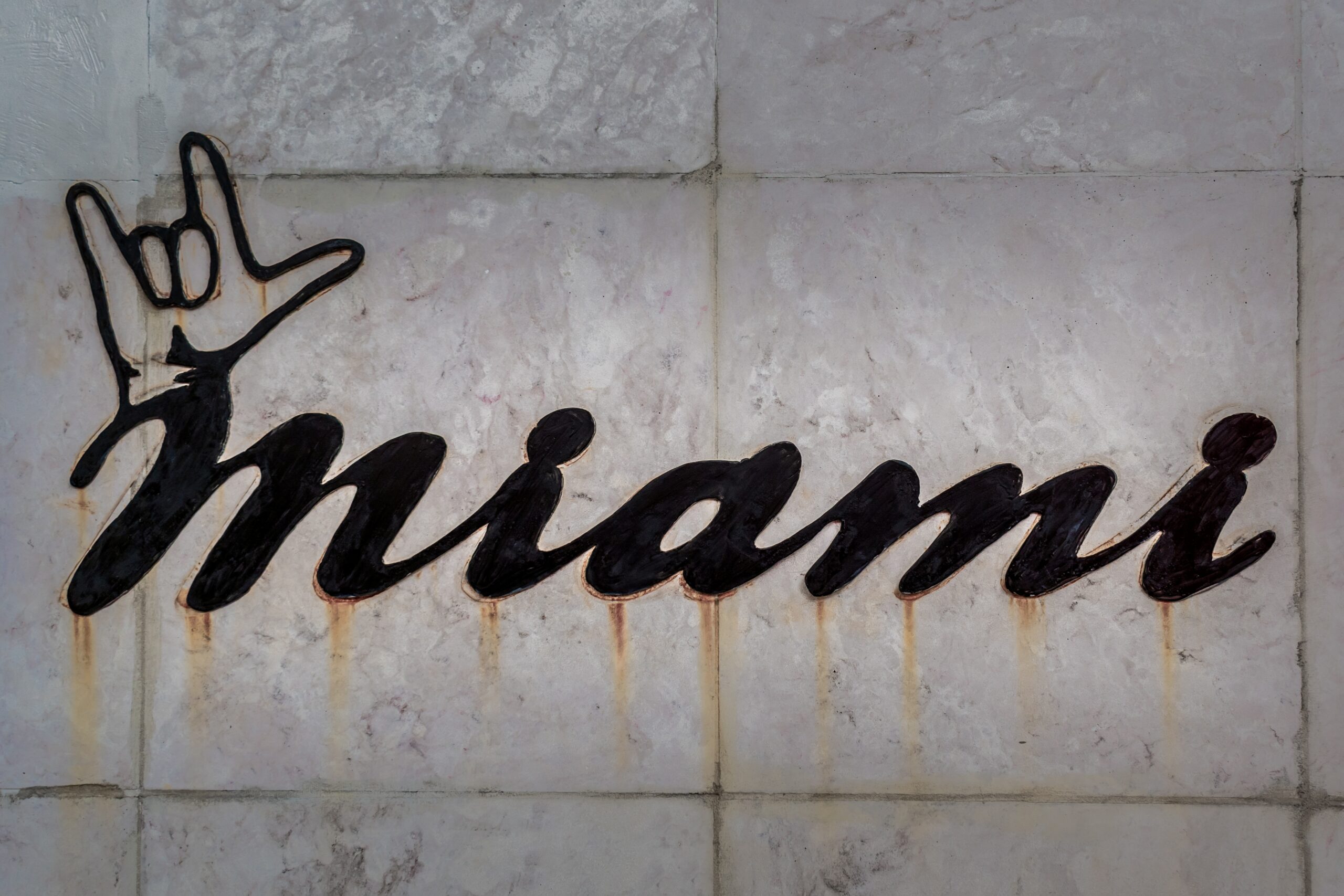 Miami Vibes Sign: Miami’s Urban Wall in Florida Miami Vibes Sign: Miami’s Urban Wall in Florida