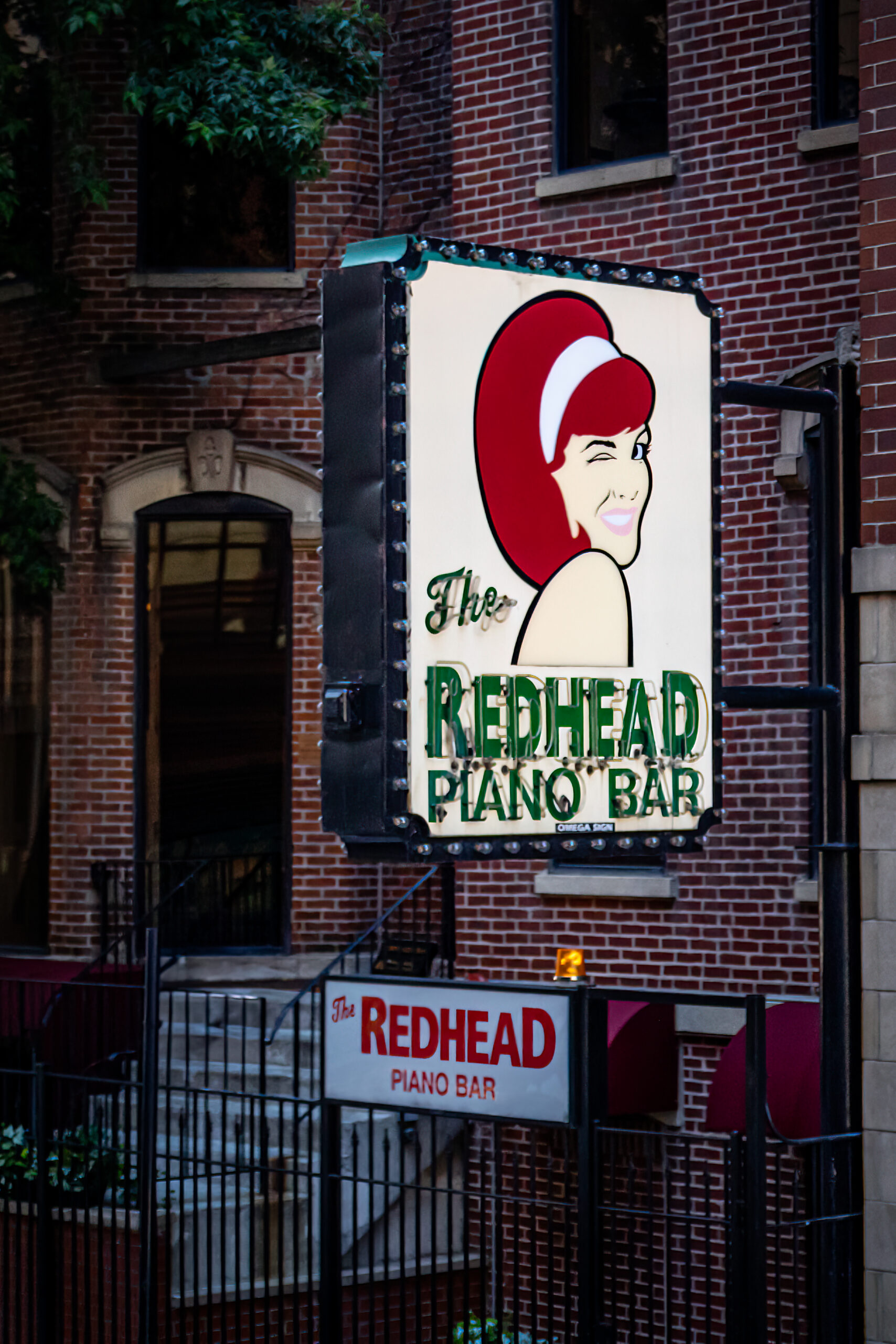 Chicago’s Redhead Piano Bar: Iconic Sign Chicago’s Redhead Piano Bar: Iconic Sign