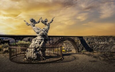 The Twins of Twin Falls: Twins Statue at Perrine Memorial Bridge