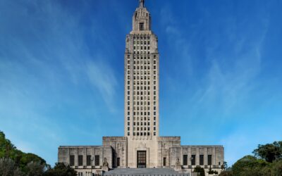 Louisiana State Capitol: Majestic Skyscraper Against a Clear Blue