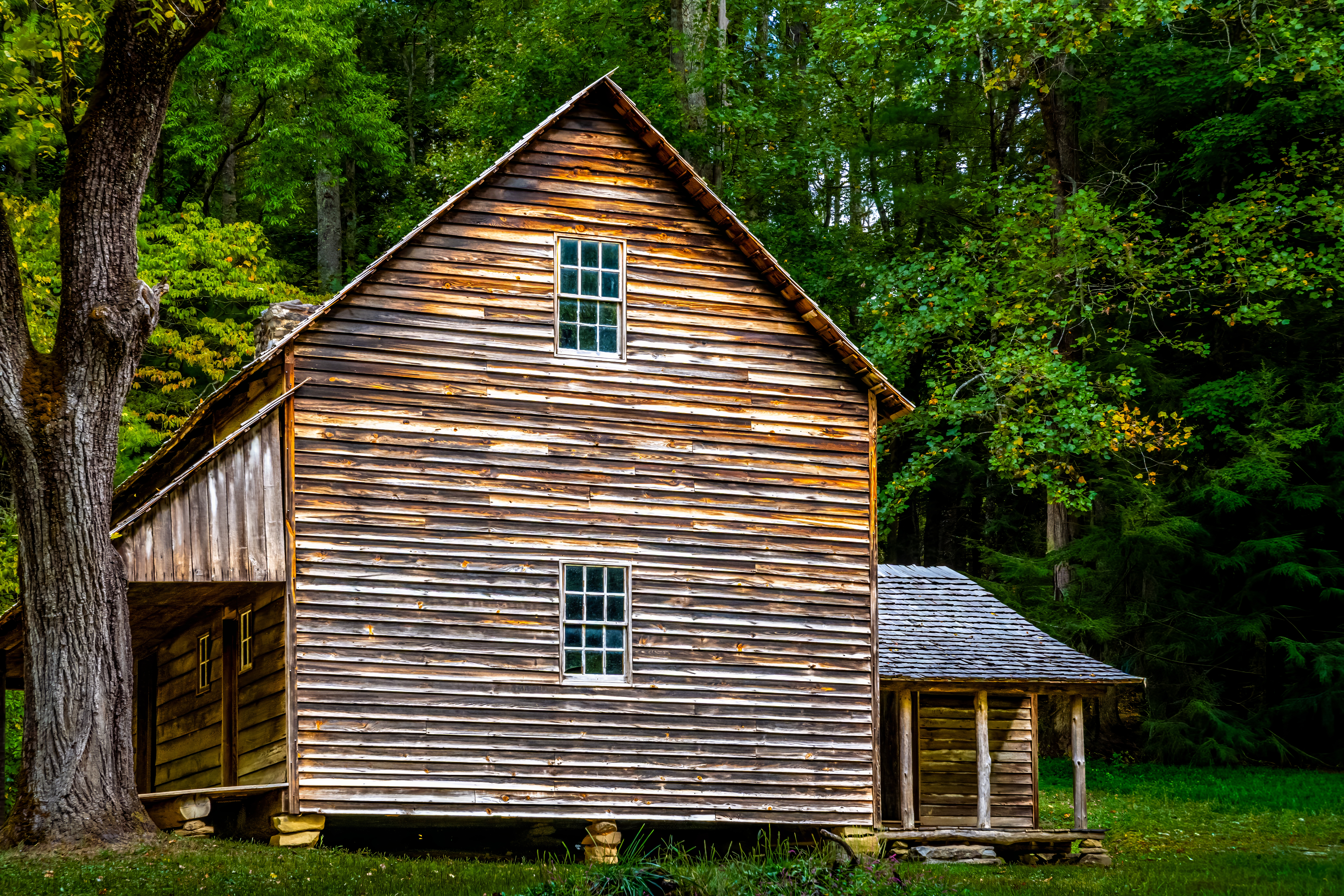 Pioneer Legacy: Historic Log Cabin Great Smoky Mountains