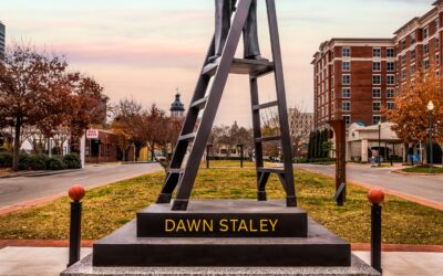 Dawn Staley Statue: USC Gamecocks Columbia South Carolina Photo Wall Art
